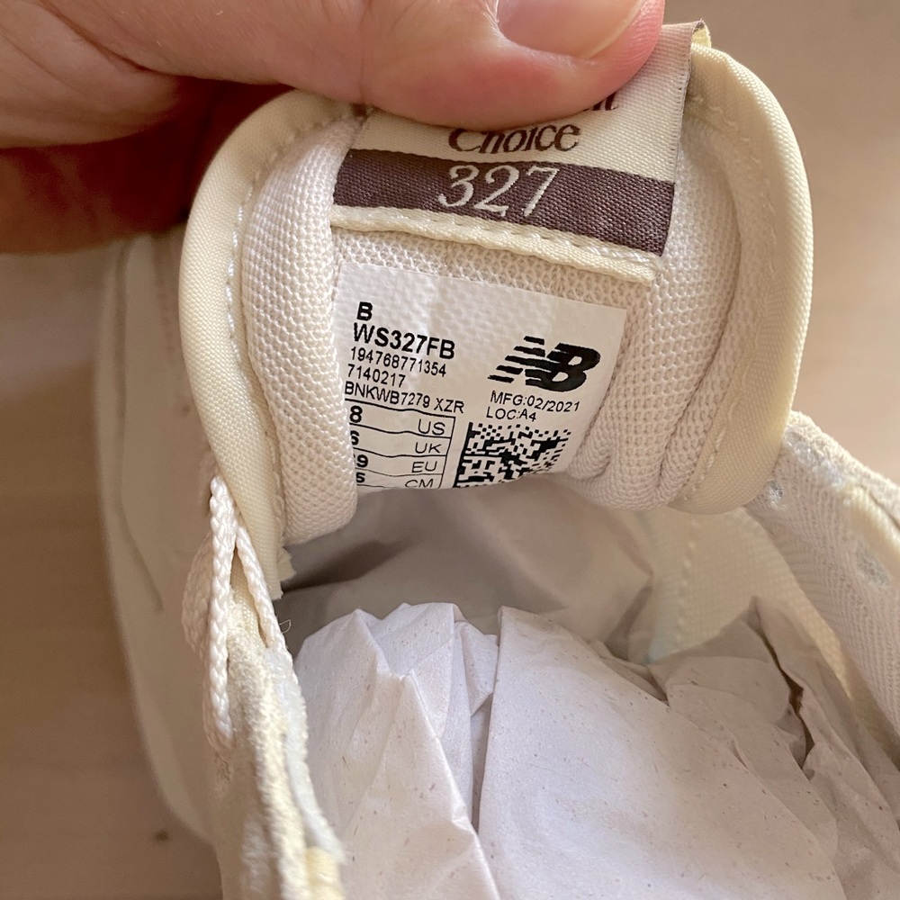 (NWT) New Balance 327 Angora with Sea Salt